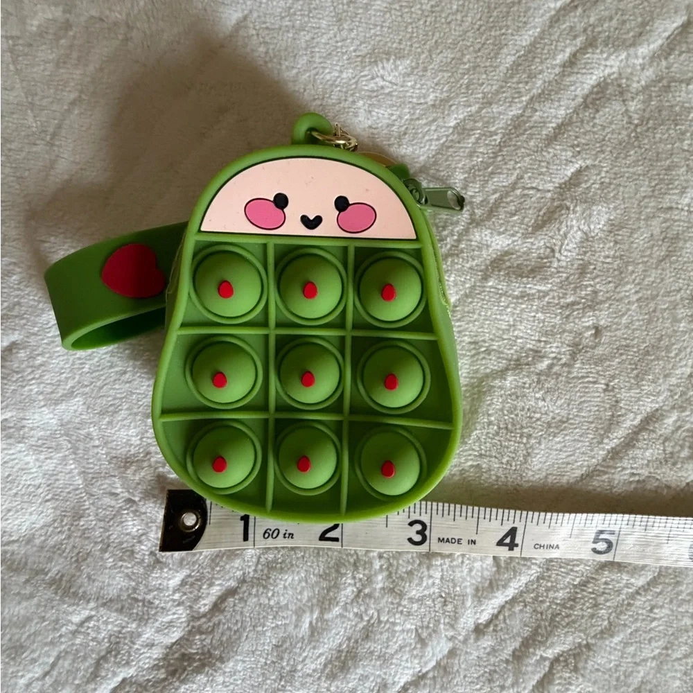 Green Avocado Pop It coins Keychain - Picture 4 of 6